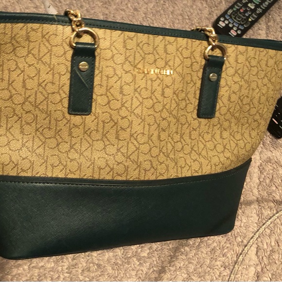 Calvin Klein Handbags - Calvin Klein Purse